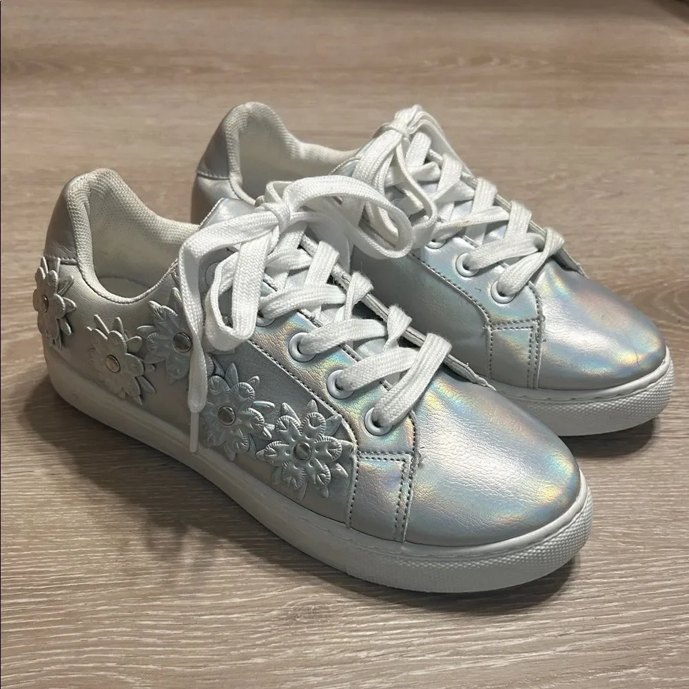 Charlotte Girls Silver Holographic Floral Embellished Sneakers Sz 3